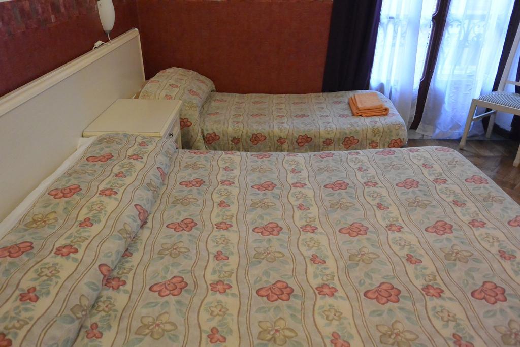 טורינו Hotel Azalea מראה חיצוני תמונה