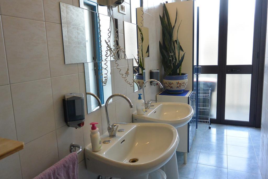 טורינו Hotel Azalea מראה חיצוני תמונה